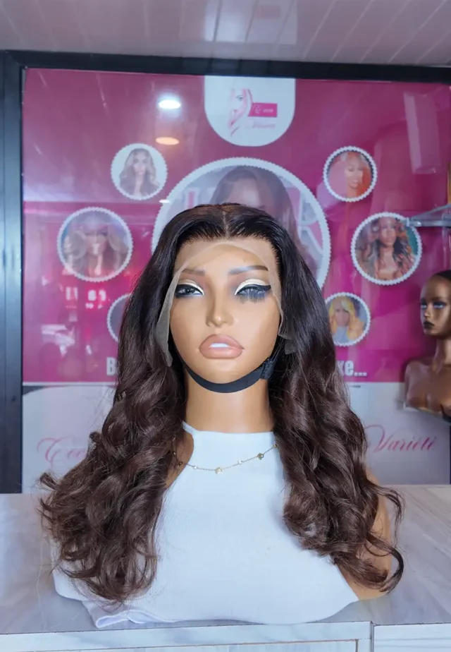 Vintage Hair frontale 13x8 déjà customisée, livrée bouclée, longueur 18 (possibilité de lisser)